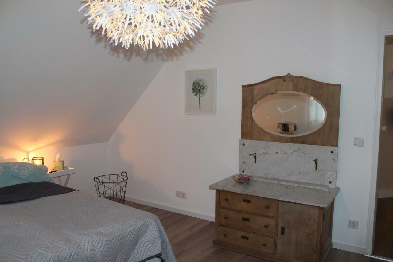 Ferienwohnung Im Türmchen Oberfell Exterior foto